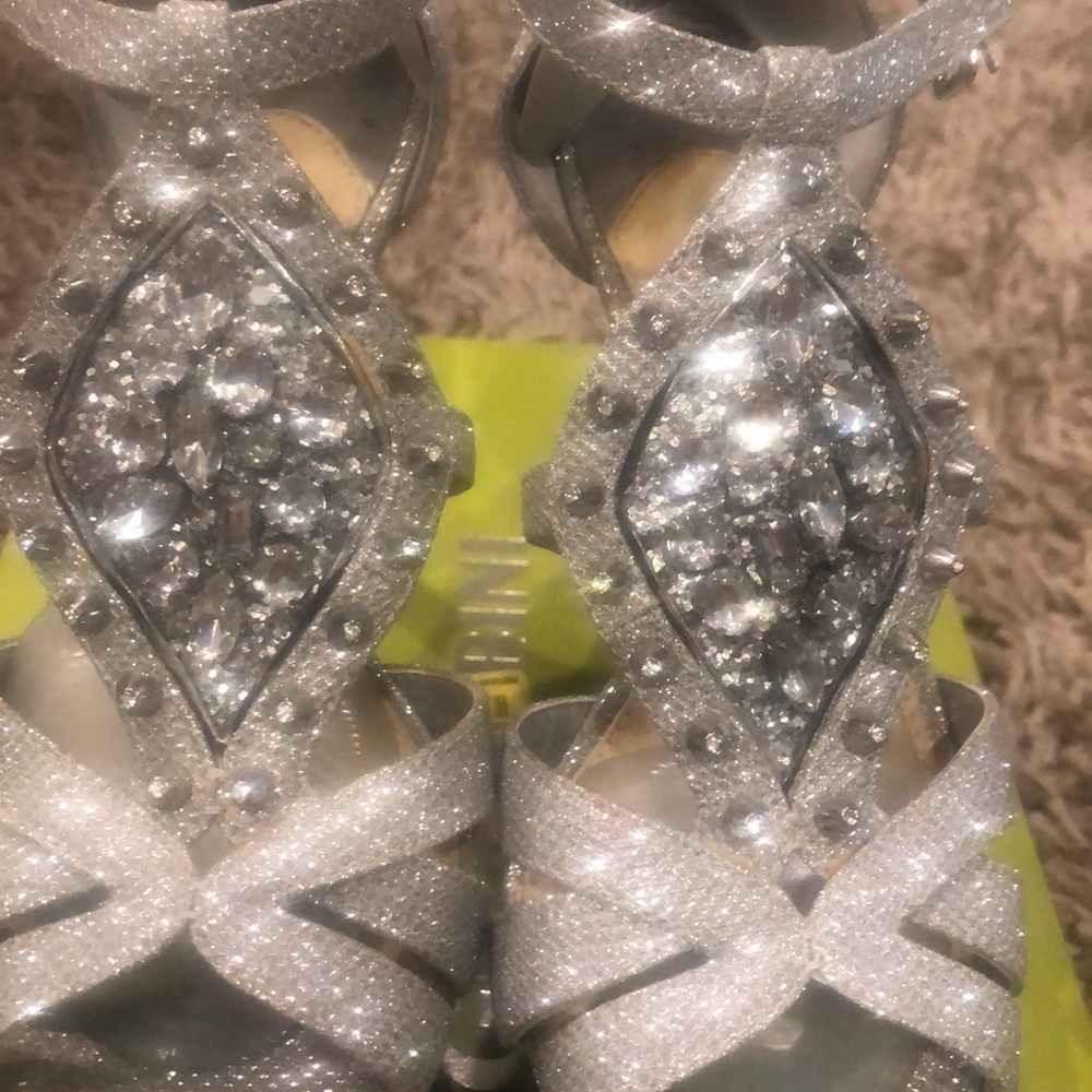 GIANNI BINI Heels. Size 6. Silver and glitter . - Picture 12 of 12